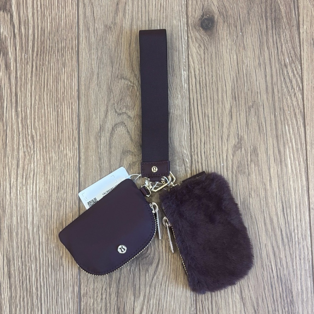 NWT Lululemon Dual Pouch Wristlet *Plush Fleece In Black Plum/Gold - Picture 1 of 8